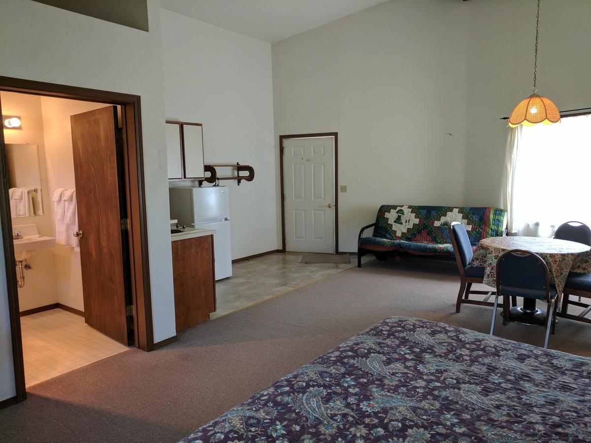 Rock Creek Mercantile & Motel Clinton Esterno foto